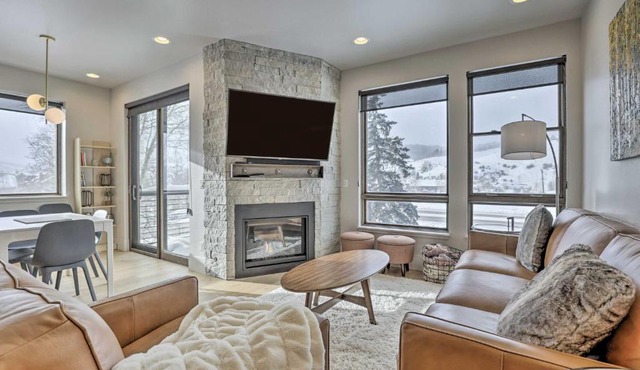 Silverthorne Condo Fireplace, Balcony, Views in Silverthorne