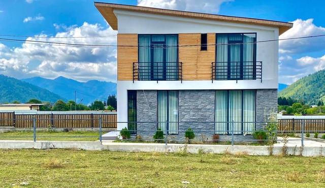 Single family cottage in a great location - close to nature.
