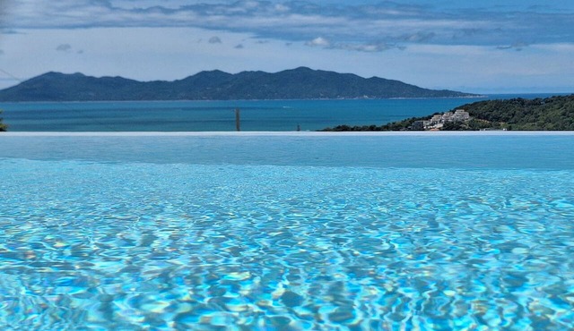Single-storey bophut sea-view villa with large infinity pool. in Chang Wat Surat Thani