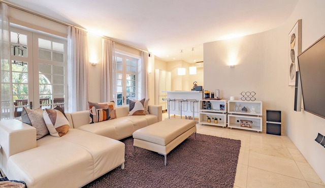 Spacious 1Bedroom Garden Retreat with Private Pool in Umhlanga