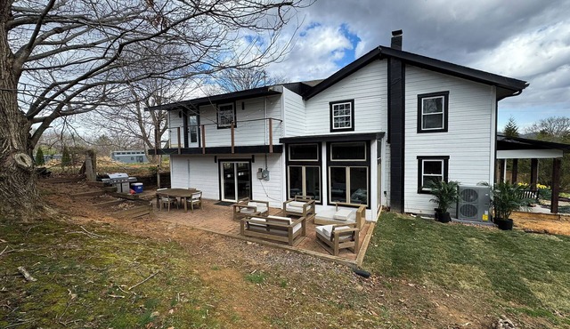 Spacious 5-bedroom house with AC, WiFi in welcoming Asheville in Asheville