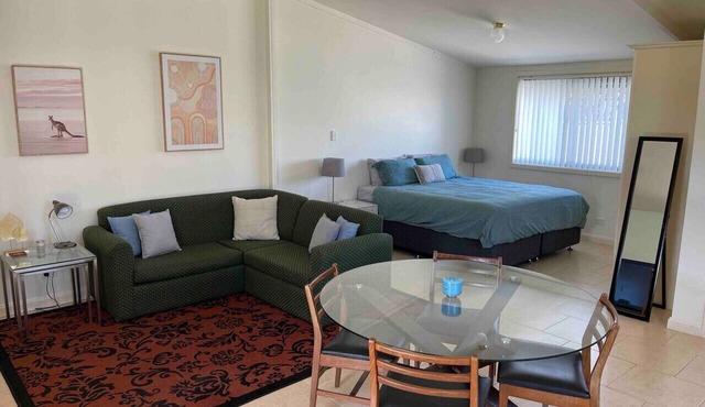 Spacious & comfy studio unit “Rest Easy Mudgee” in Mudgee