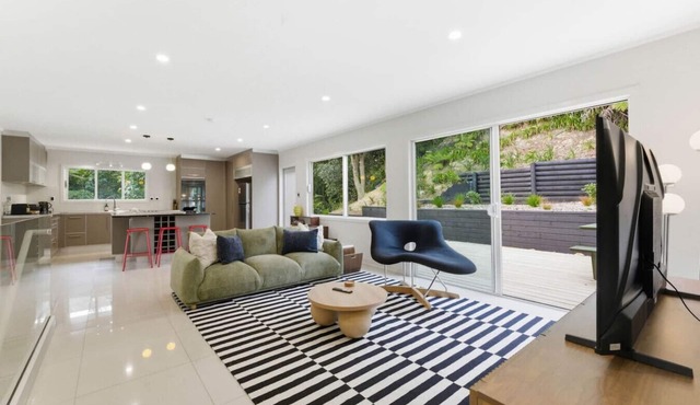 Spacious 4BR Birkenhead Retreat | 3 Living Areas in Auckland North Shore