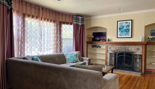 Spacious Sunny Two Bedroom+office Mediterranean Top Floor House in san francisco