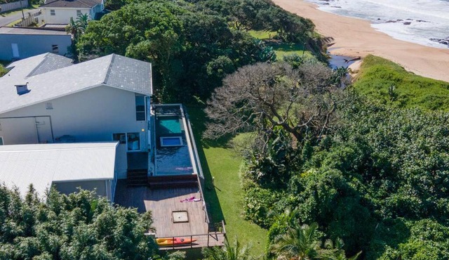 Splash Rock Beachfront Villa in Umtentweni
