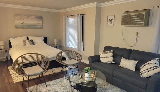 Studio Los Angeles Area in Burbank