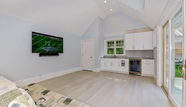 Stunning secluded Southampton Village property near restaurants, shops and beach in Southampton