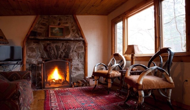 The Lehigh Cabin - Riverfront Escape- 1 mile private river in Blakeslee