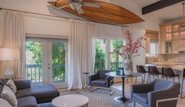 The Treehouse: Spacious Retreat with Theater Room, Fire Pit & Mountain Views in Orem