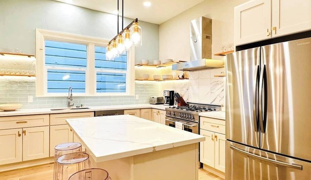 This other is a 5 bedroom(s), 2 bathrooms, located in San Francisco, CA. in San Francisco