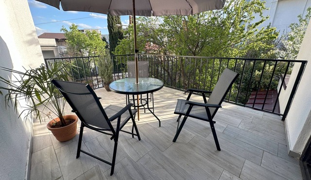 Three Palms House – Where Comfort Meets Timeless Charm