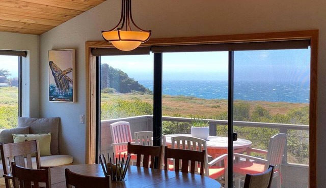Tranquility Base – Modern Home with Fireplace in Sea Ranch
