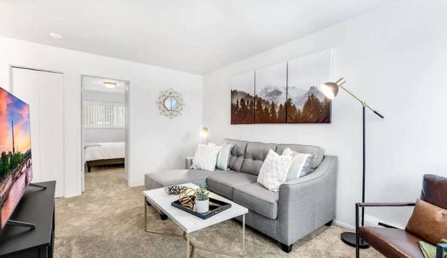 Two bedroom apartment - peaceful community near Detroit River in Gibraltar