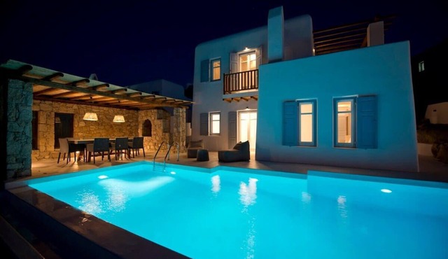 Upper Class Villa on Shoreline with Swimming Pool in Agios Ioannis Diakoftis