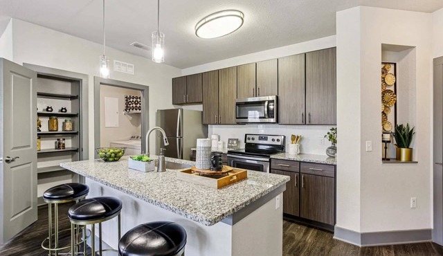 Upscale 2 BR with Pool, Gym and Nature Trails in Odessa