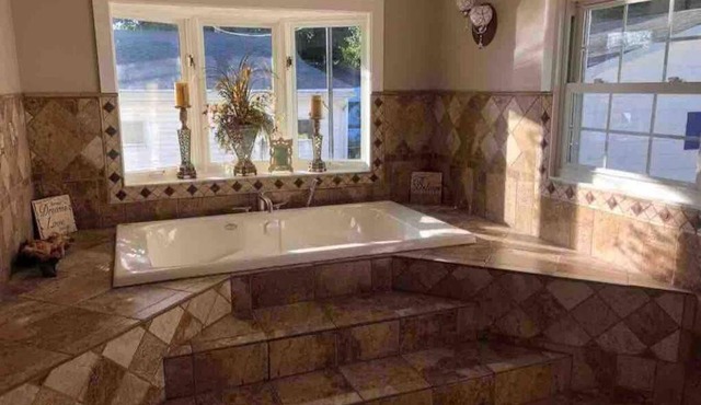 Upscale & quiet great for remote work in town in Iron Mountain