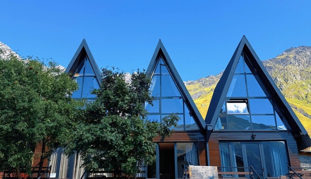 Villa Kazbegi Cottages. Three Cottage in One space with 2 Bedroom