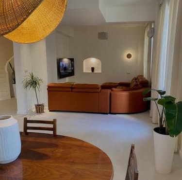 Villa with rooftop hot tub