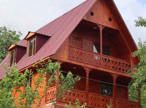 Wooden Cottage ' Lailashi ' in Surmushi