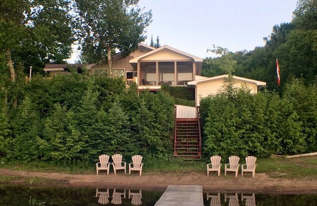 Lakeside Cottage 