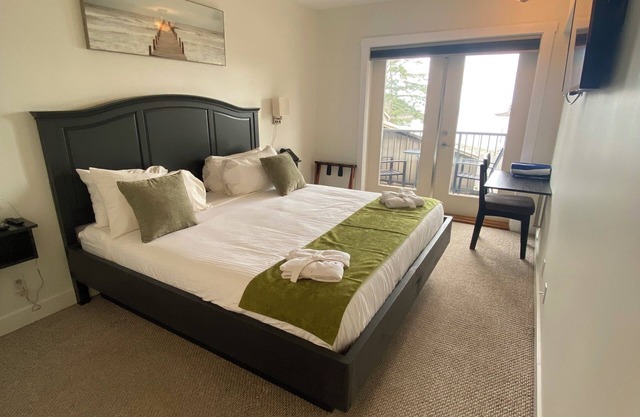 Mayne Island Resort 