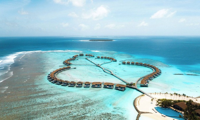 Huruelhi Island Resort | Radisson Blu Resort Maldives