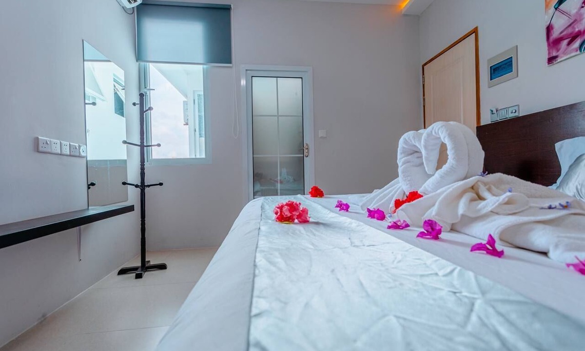 Dharavandhoo Hotel | VIOLET INN