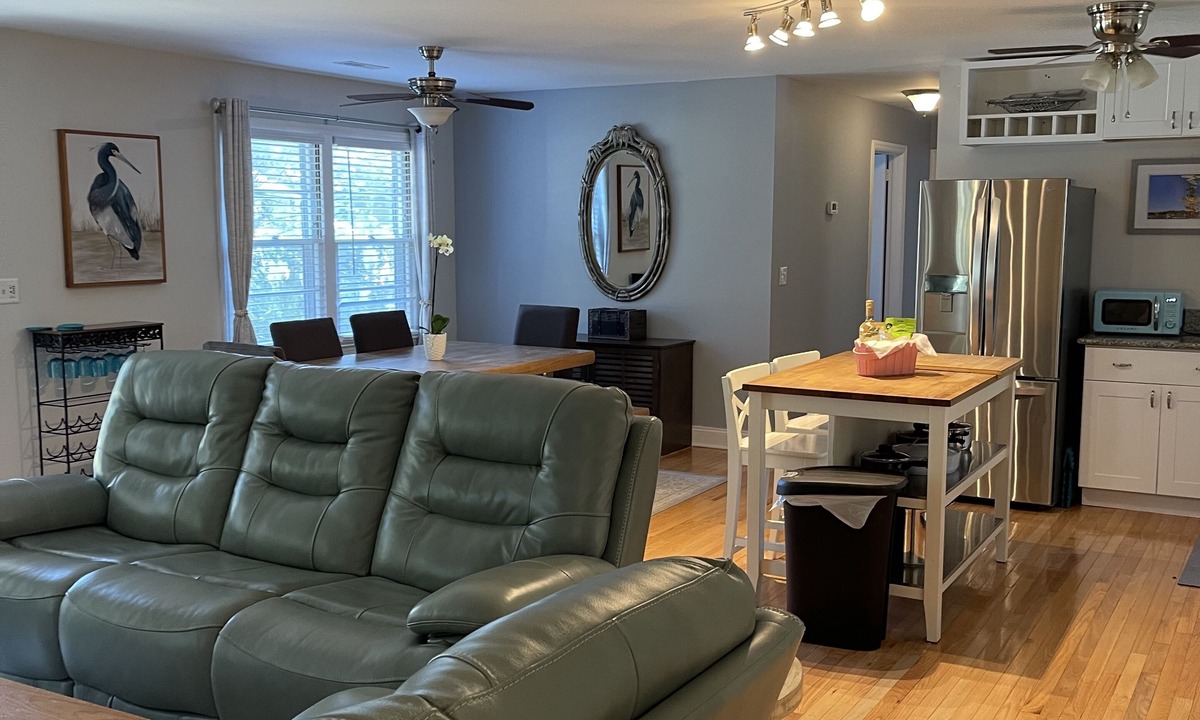 Isle of Palms House | Charming family vacation cottage, close to the beach on Isle of Palms.