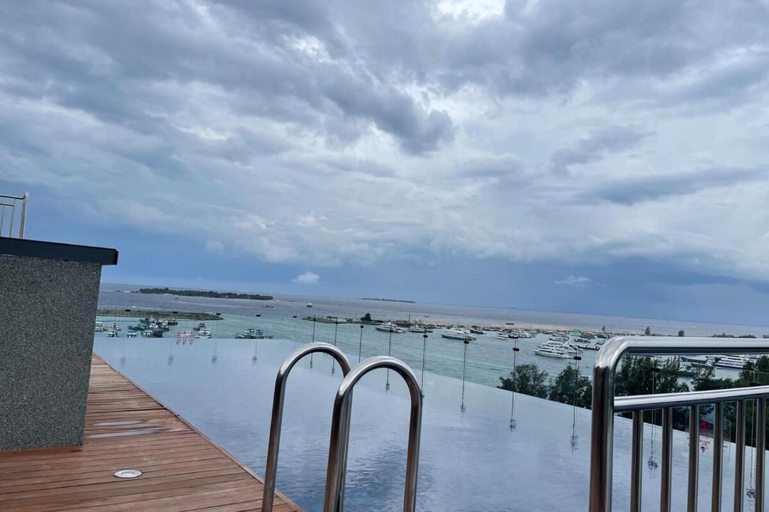 Hulhumale House | Luxury Cozy Room Pool & Gym 10mins from Airport