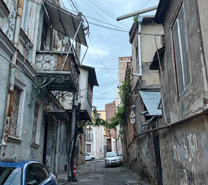 Tbilisi City Centre Apartment | room in old tbilisi
