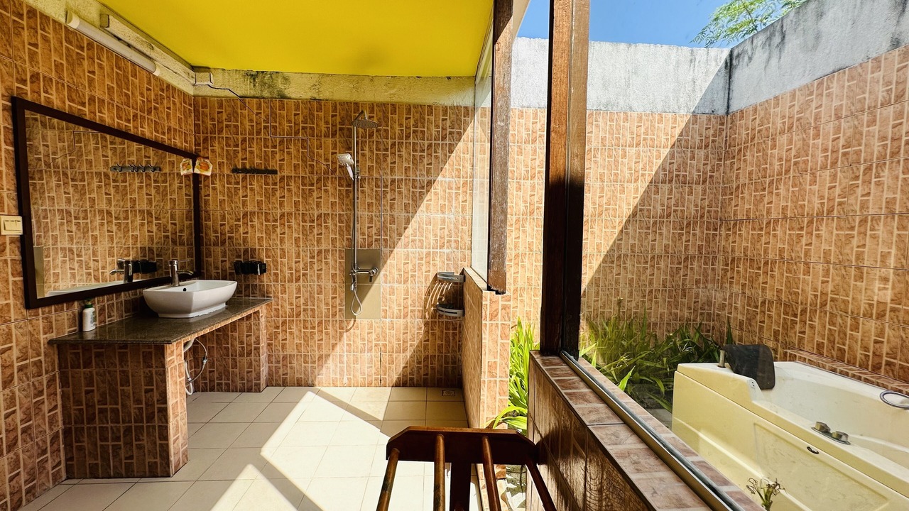 Photo of Bathroom in Thulusdhoo Island