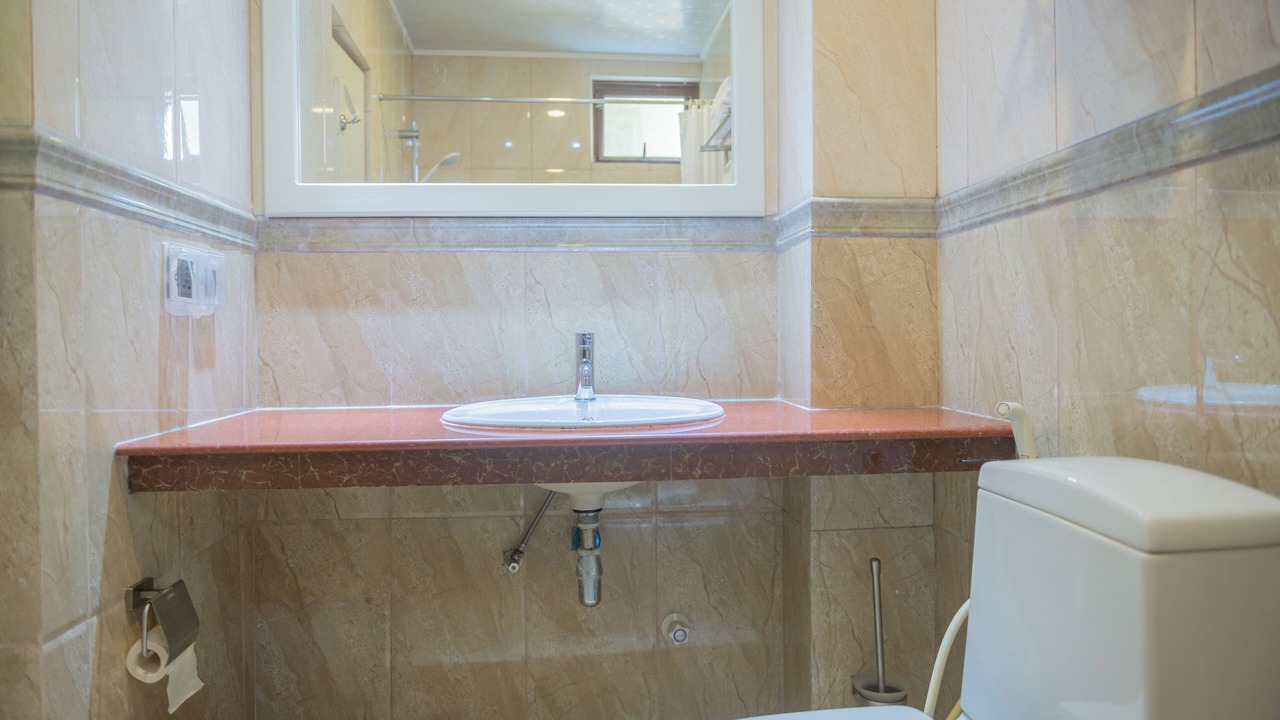 Photo of Bathroom in Thinadhoo