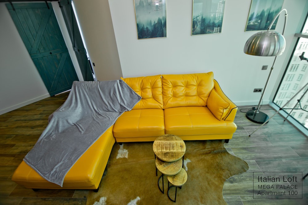 Photo of Livingroom in New Boulevard