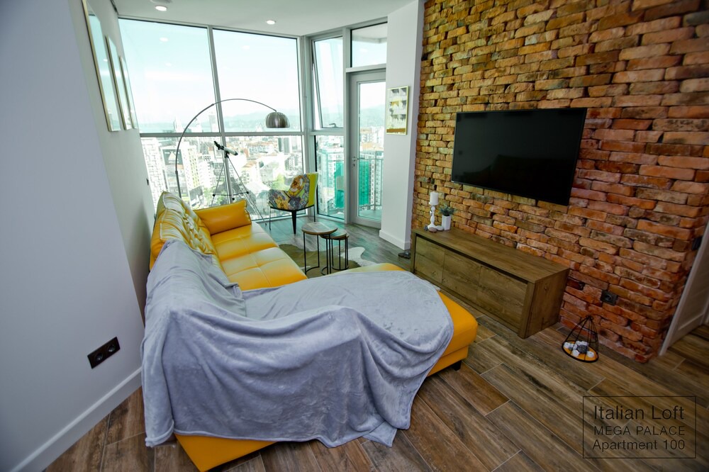 Photo of Livingroom in New Boulevard