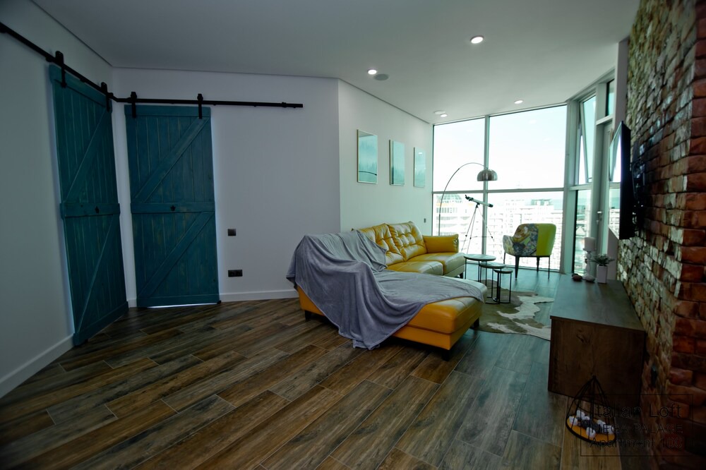 Photo of Livingroom in New Boulevard