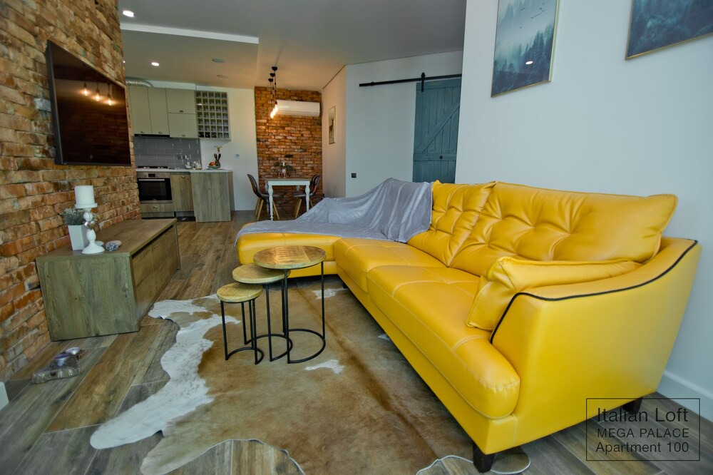 Photo of Livingroom in New Boulevard