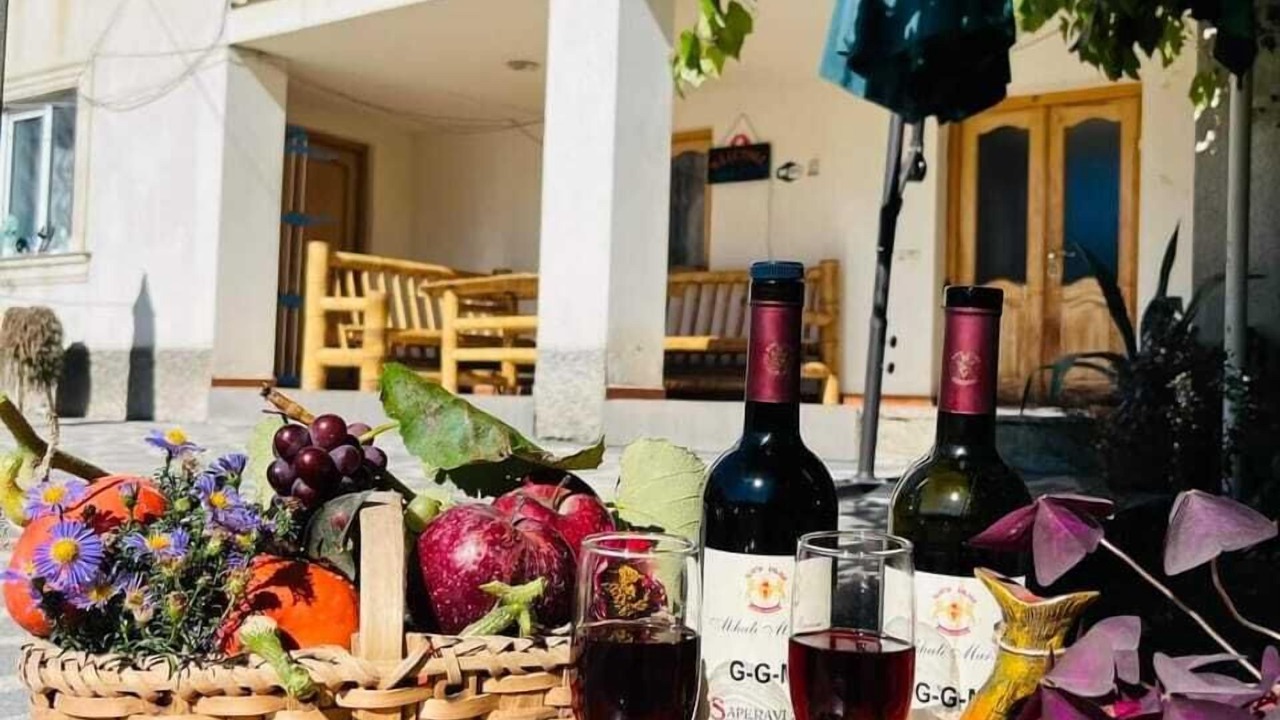 Photo of Livingroom in Tsromi