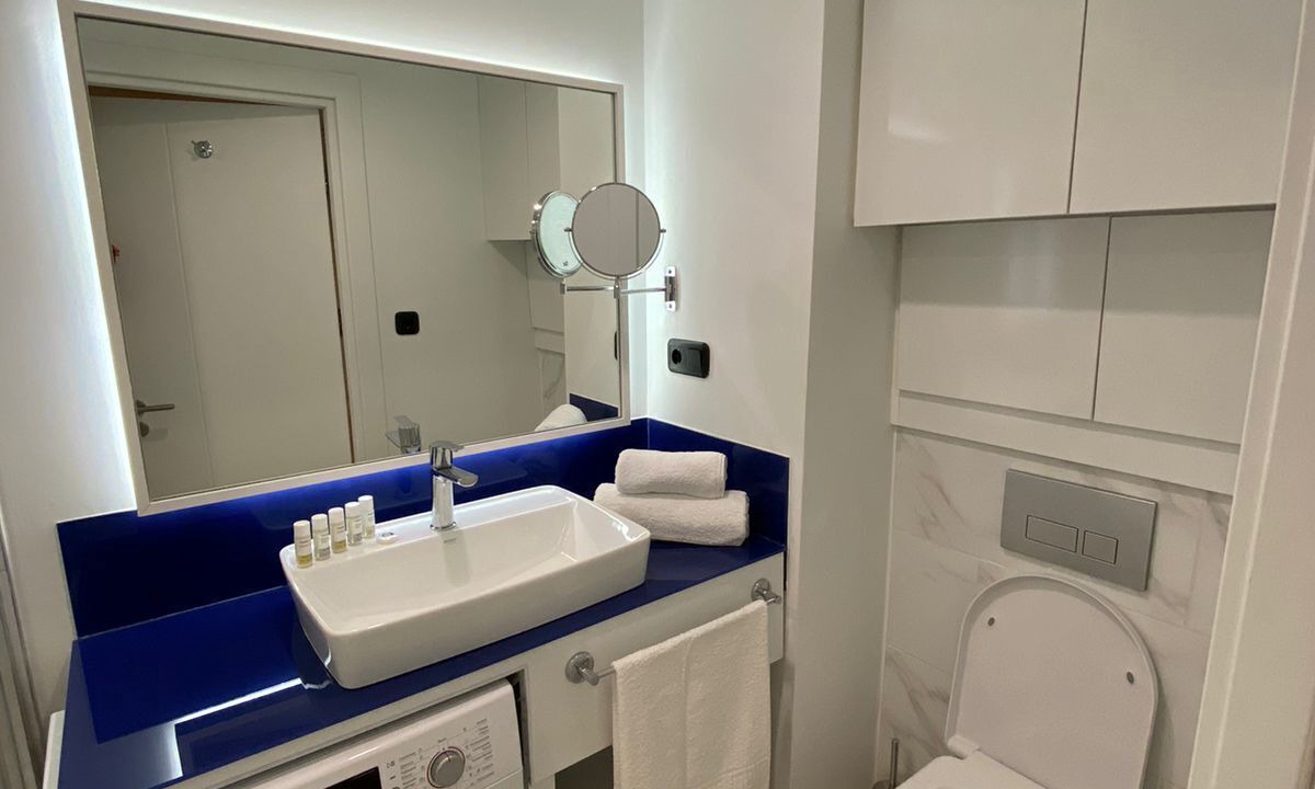 Photo of Bathroom in New Boulevard