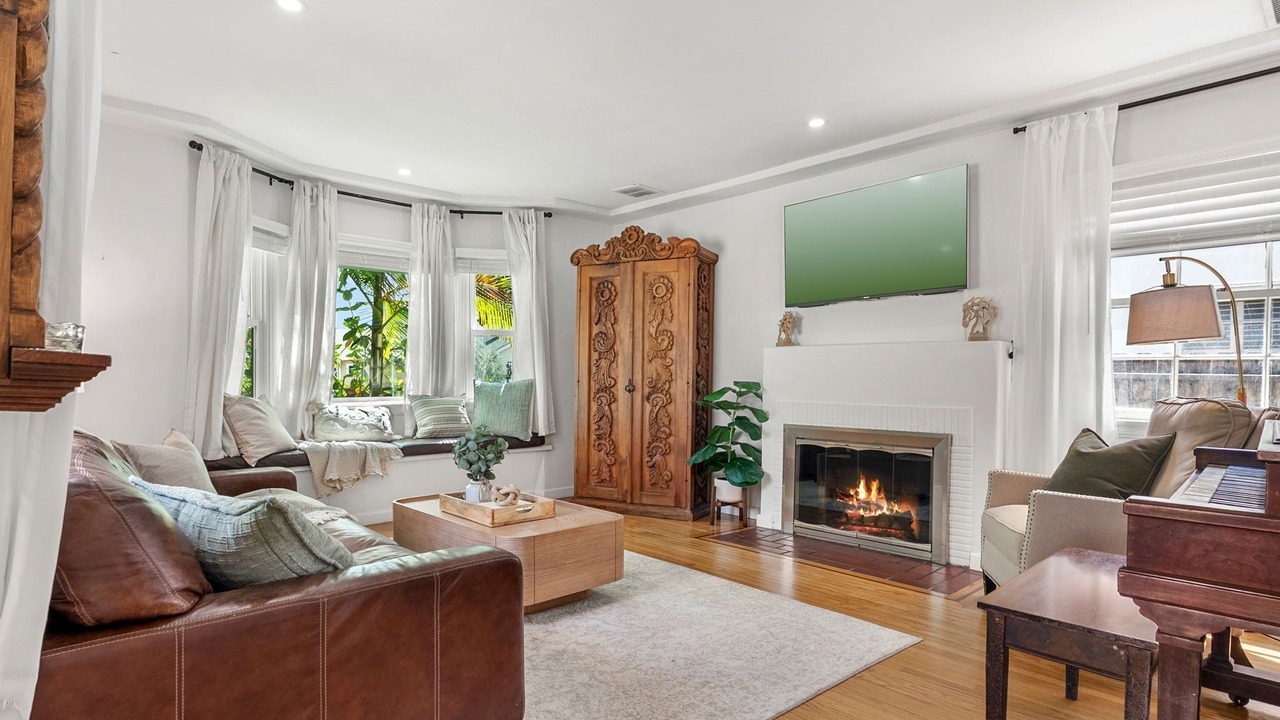 Photo of Livingroom in West Los Angeles