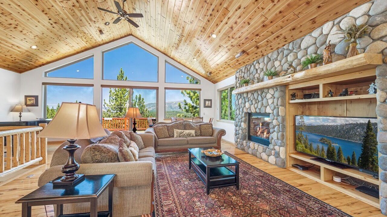 Photo of Livingroom in North Upper Truckee