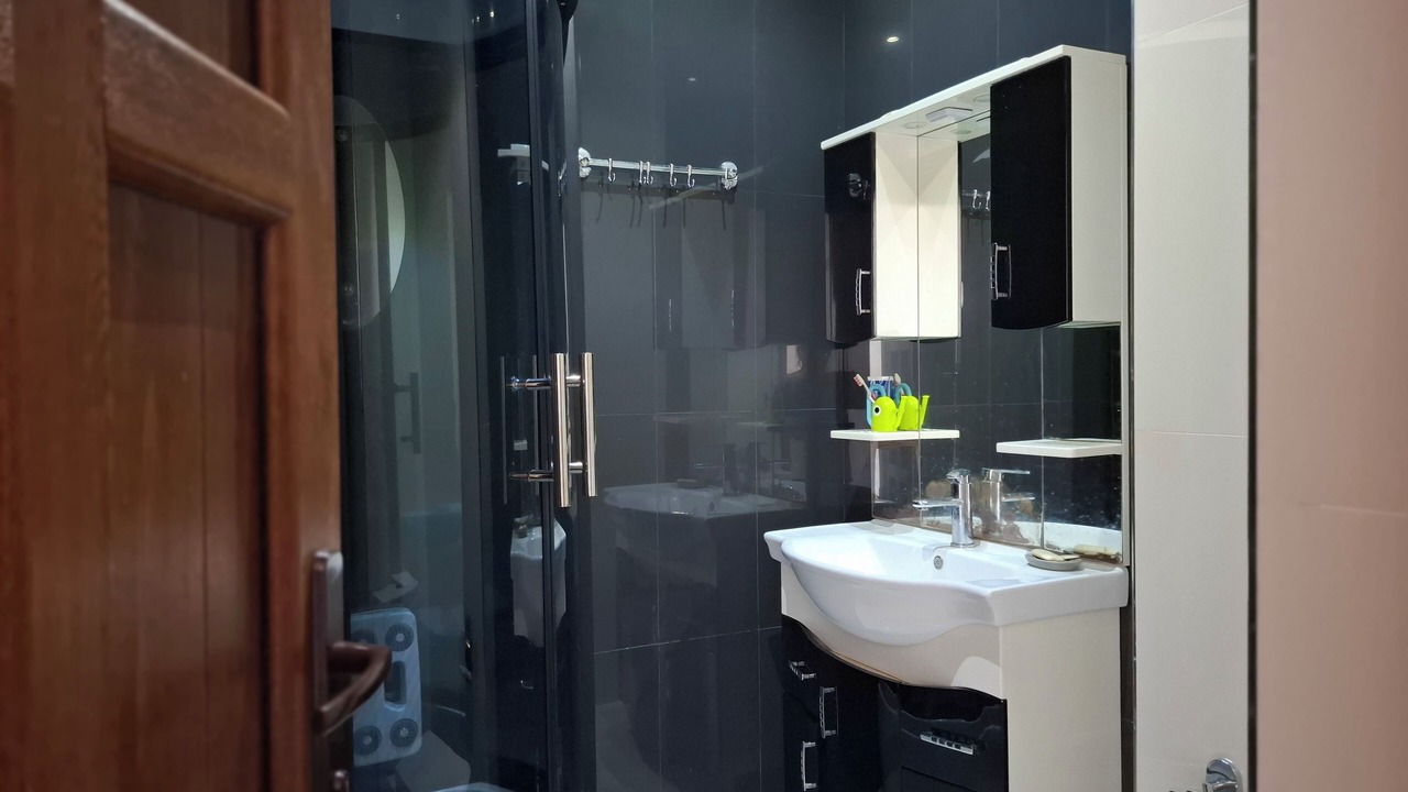 Photo of Bathroom in Old Boulevard