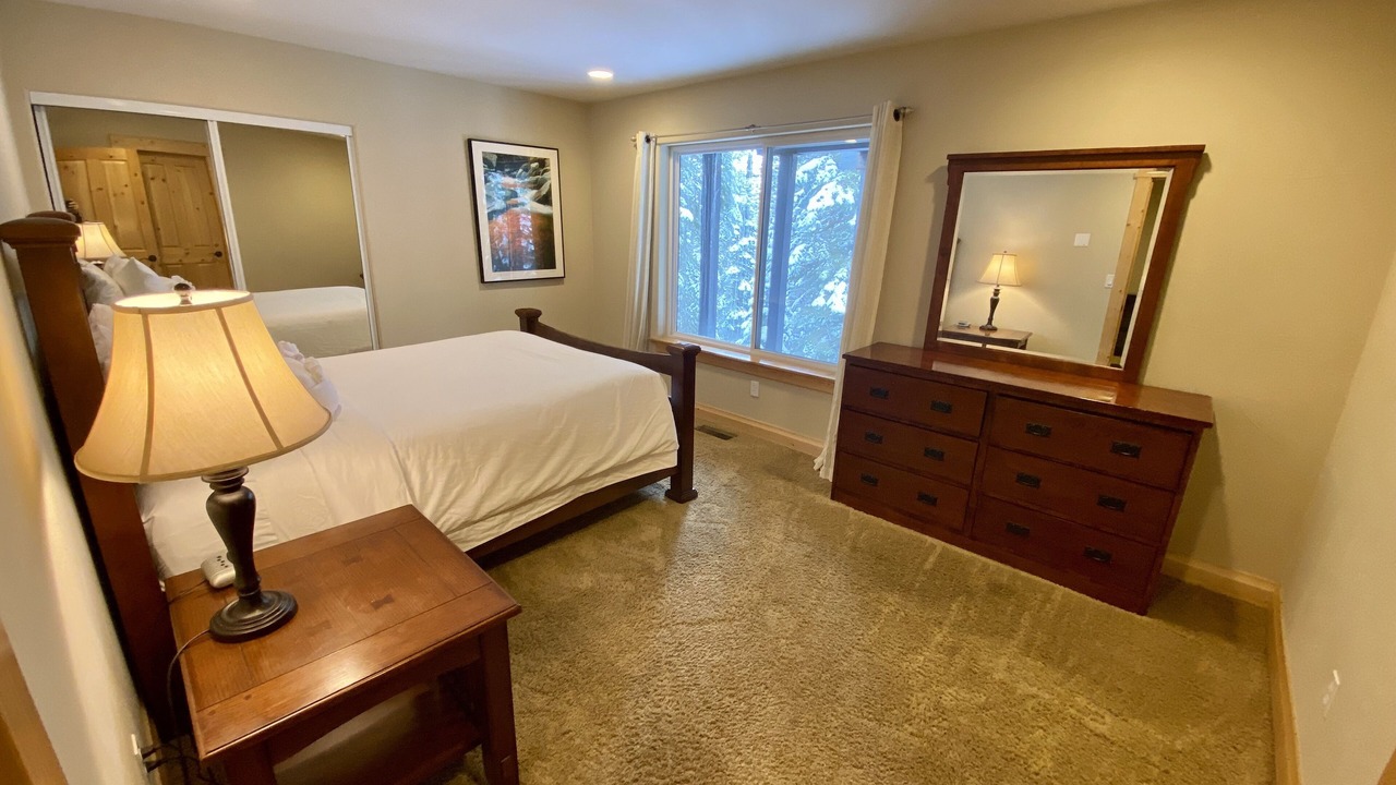 Photo of Bedroom in Country Club Estates