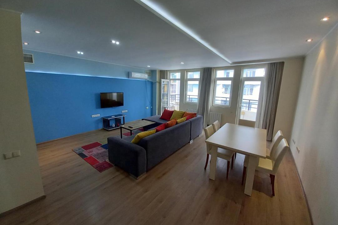 Photo of Livingroom in New Boulevard