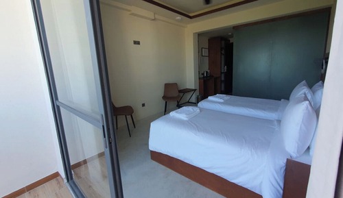 Deluxe Twin Room, Balcony, Partial Sea View