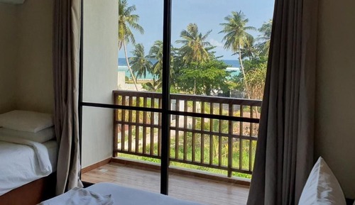 Deluxe Triple Room, Balcony, Partial Sea View