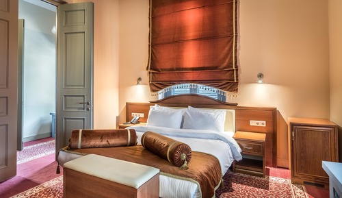 Suite, 1 Queen Bed, Balcony