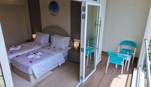 Queen Room with Garden View