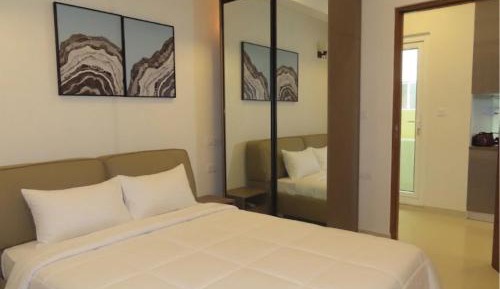 Deluxe One-Bedroom Apartment