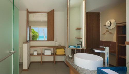Lagoon View Beach Villa with Swirl Pool 
