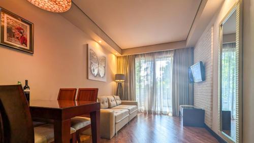 One-Bedroom Apartment - Sea Side